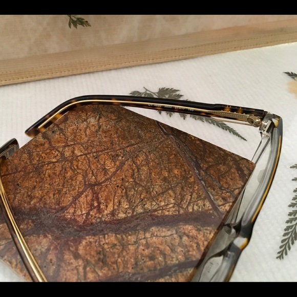 DKNY DESIGNER GLASSES - Picture 5 of 7